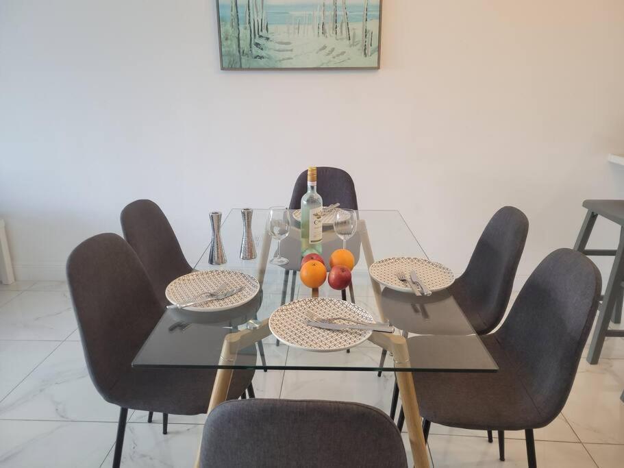 Modern 1 Bedroom Condo, Steps From Beach, Free Parking! Golden Beach Kültér fotó